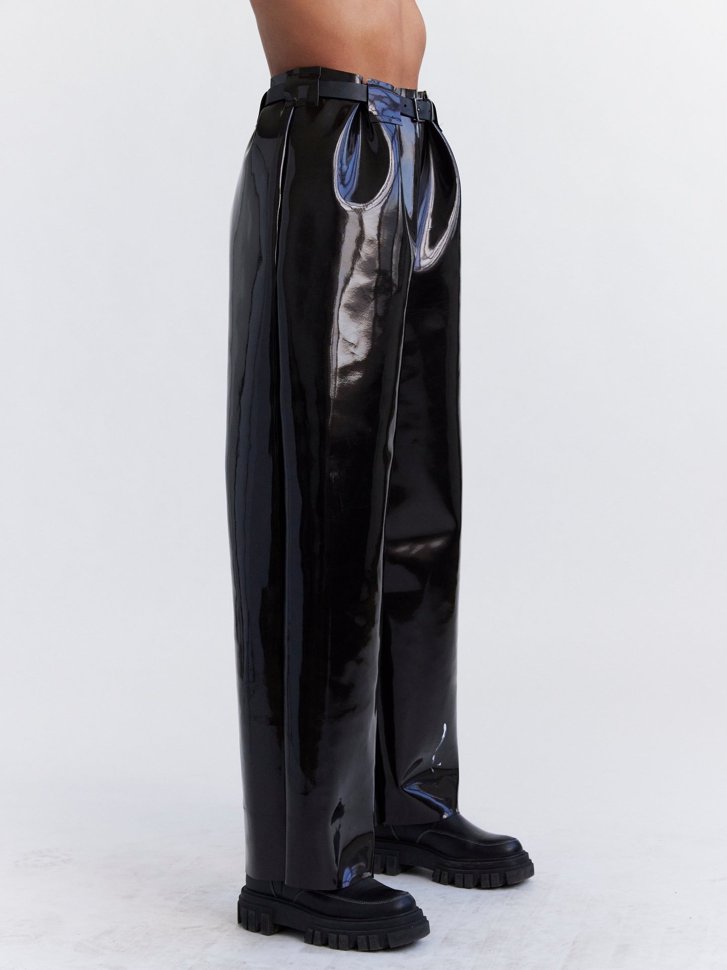 LATEX IN MASS BOTTOM